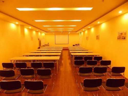 Циндао: Home Inn Qingdao Jiushui Wanda