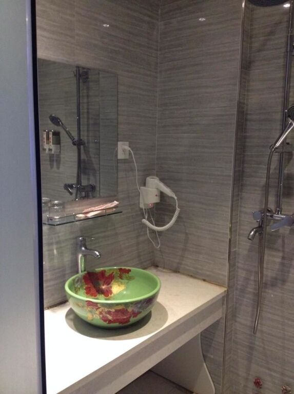 Цзюцзян: Lushang Tianjie Quick Hotel