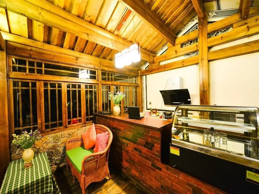Дали: Dali Yuehai Shanqi Inn