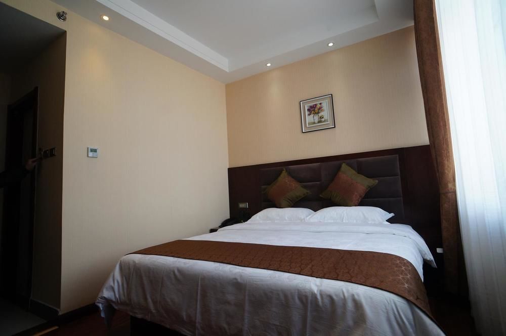 Sunshine Holiday Hotel — фото 1