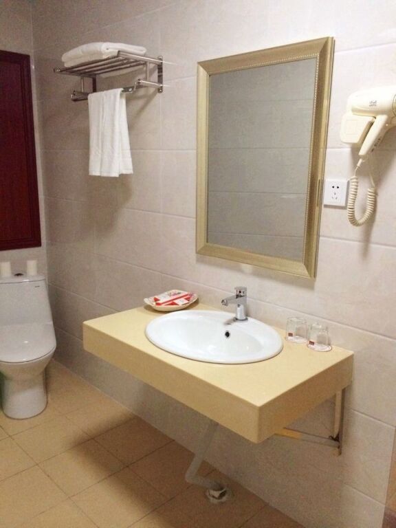 Хэнъян: Yiyi Chain Hotel (Hengyang Hengshan Scenic Area Entrance Shop)