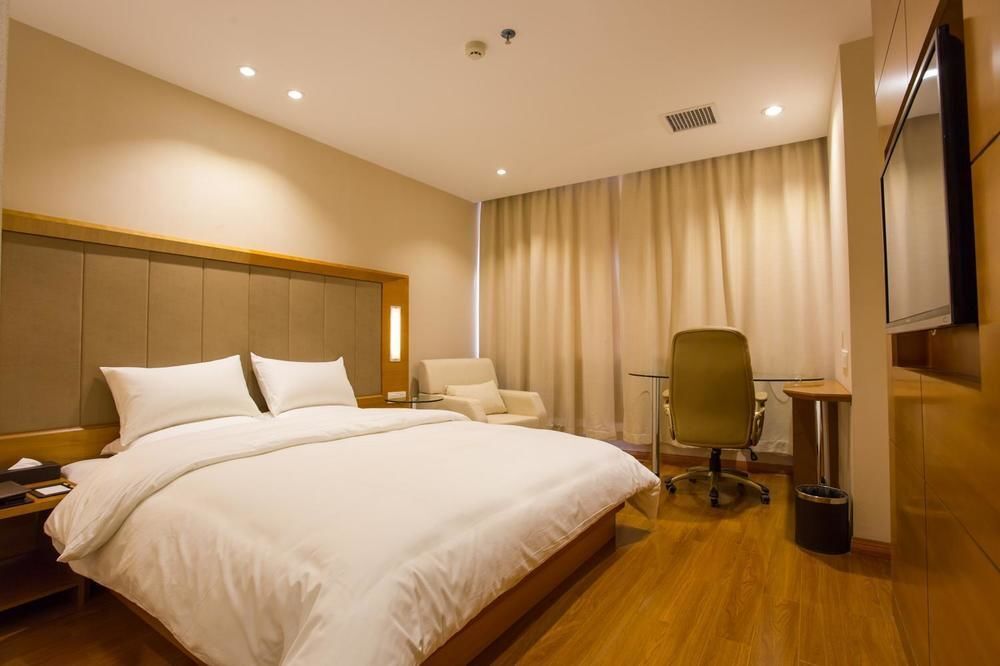Наньчан: JI Hotel Nanchang Eight One Square