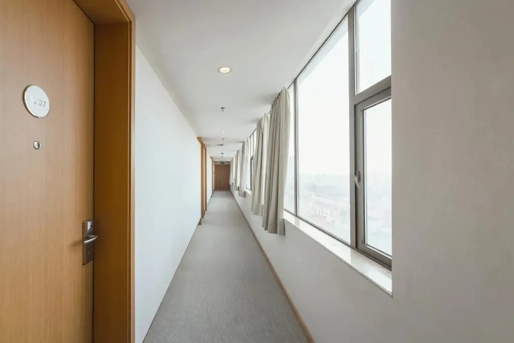 Шанхай: Ji Hotel (Shanghai Zhoupu, Wanda Plaza)
