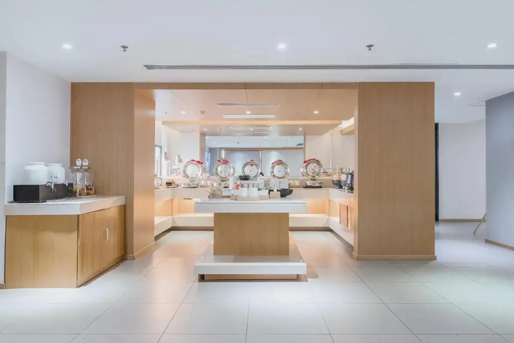 Шанхай: Ji Hotel (Shanghai Zhoupu, Wanda Plaza)