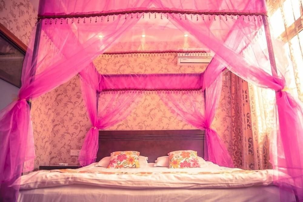 Цзясинь: One-in-hundred Theme Hotel- Wuzhen Town