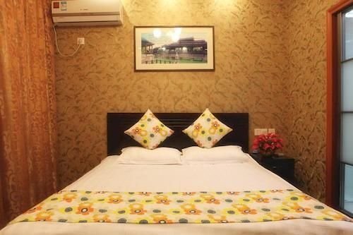 Цзясинь: One-in-hundred Theme Hotel- Wuzhen Town