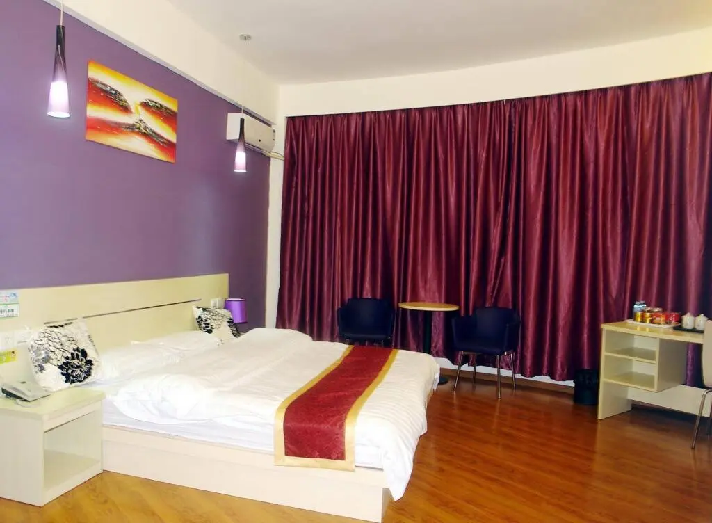 Чжаоцин: Junlin Hotel