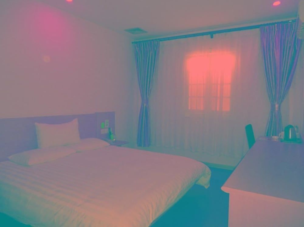 Шанхай: Hanting Hotel Shanghai Huajing Branch