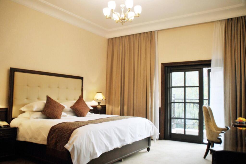 Цзясинь: Haining Baihetiandi Resort
