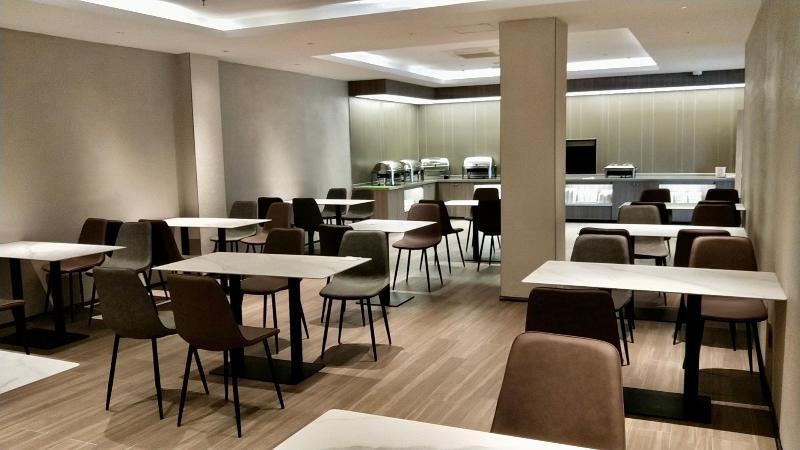Шанхай: Hanting Hotel Shanghai Hongqiao Railway Stati