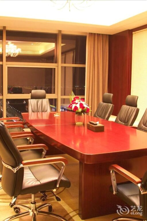 Шанхай: Crown International Exhibition Hotel Kunshan