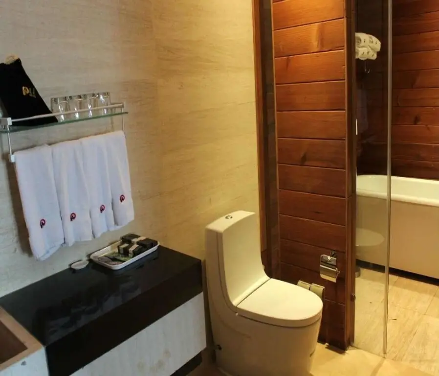 Циндао: Junyi Grioup Hotel Limited