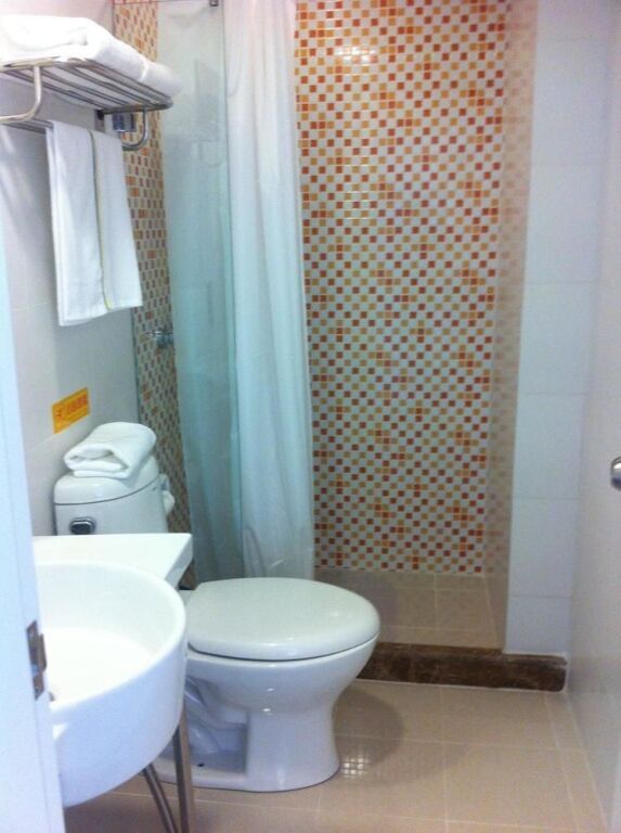 Аньшунь: Home Inn Anshun Tashan Plaza