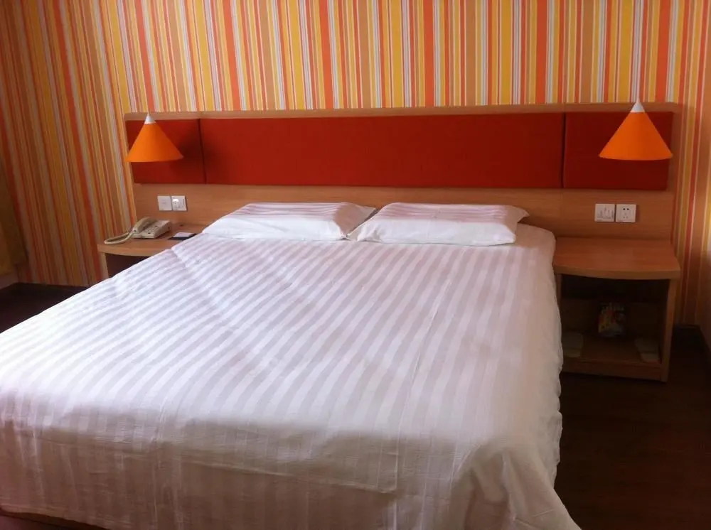 Аньшунь: Home Inn Anshun Tashan Plaza