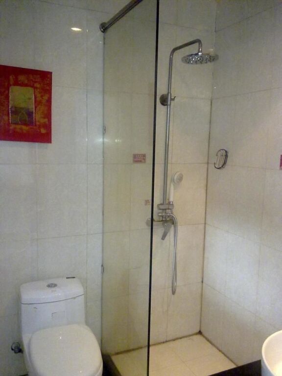 Хецзе: Kaiyue Hotel