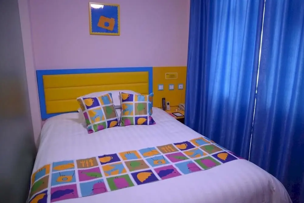 Тайан: Feng Guang Holiday Hotel (Long-distance bus station)