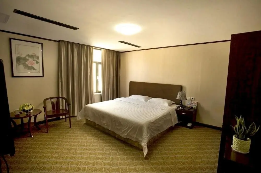 Лункоу: Yiya Business Hotel