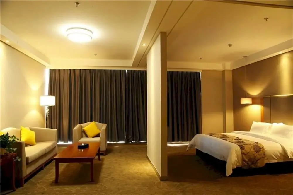 Кайфын: Kaifeng Zhongzhou Delicate Hotel