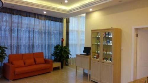 Тяньцзинь: Homeinn Hotel (Tianjin West Railway Station Northwest Corner Specialty Food Street)