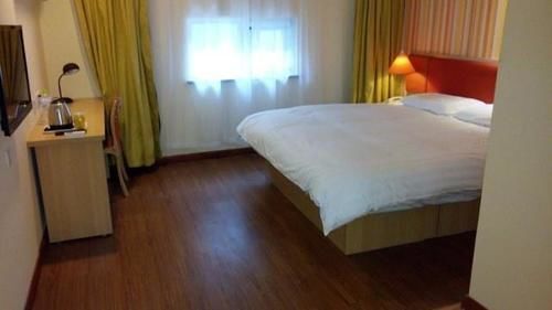 Тяньцзинь: Homeinn Hotel (Tianjin West Railway Station Northwest Corner Specialty Food Street)