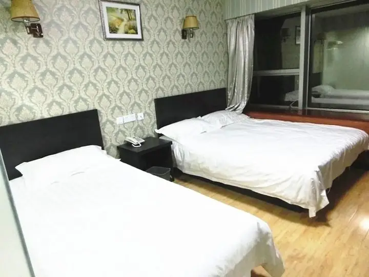 Циндао: Qingdao Baifusheng Business Hotel