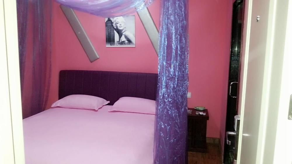 Циндао: Aike 100 Chain Hotel Time of Love Theme Hotel