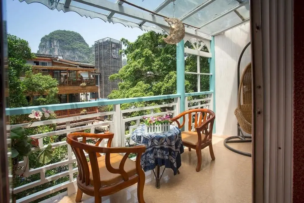 Яншо: Yangshuo Xijie Tianranju Hotel