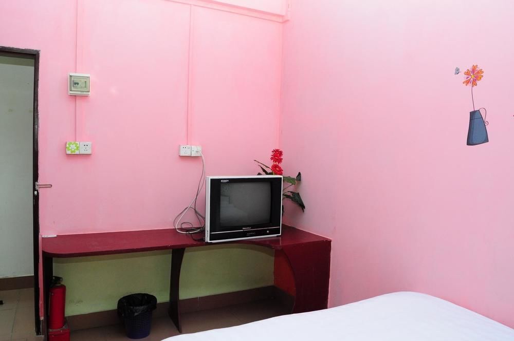 Гуанчжоу: Guangzhou 18 Years Old Apartment