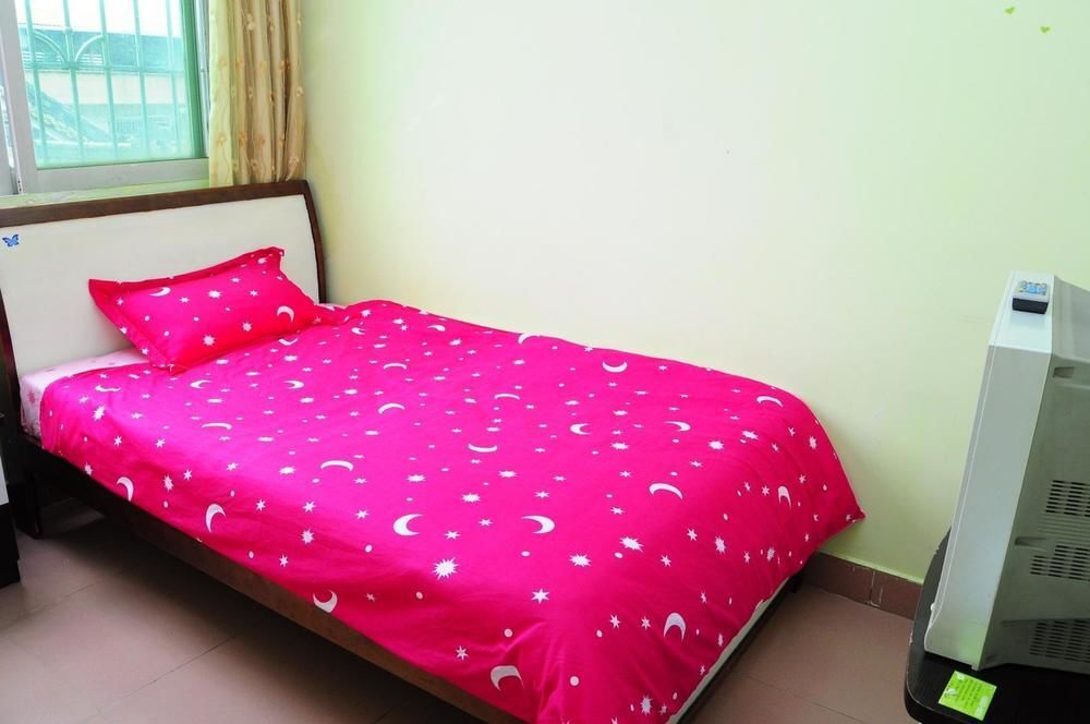 Гуанчжоу: Guangzhou 18 Years Old Apartment