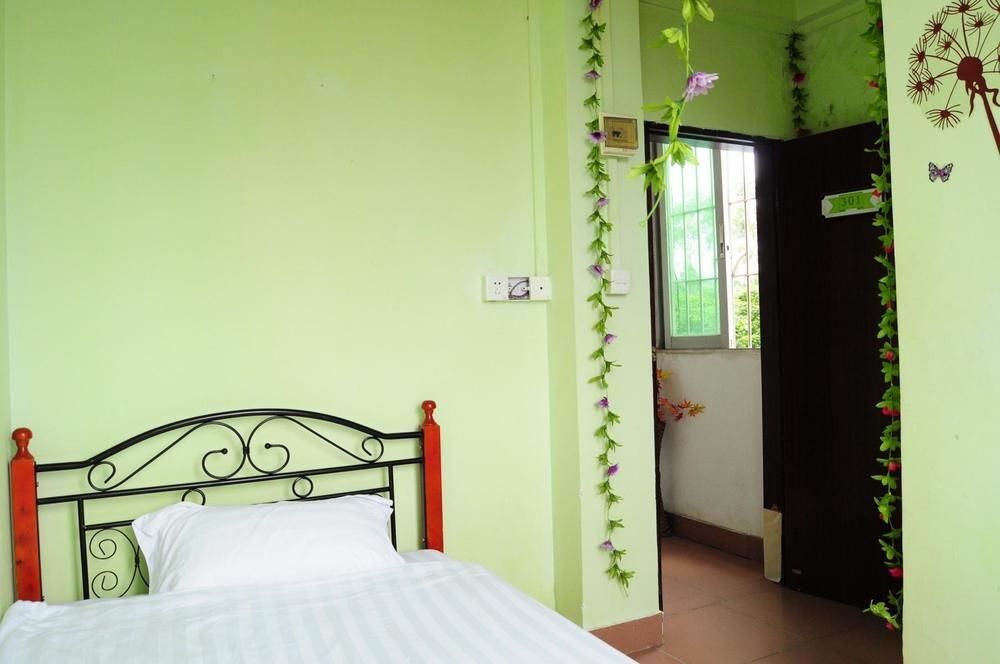 Гуанчжоу: Guangzhou 18 Years Old Apartment
