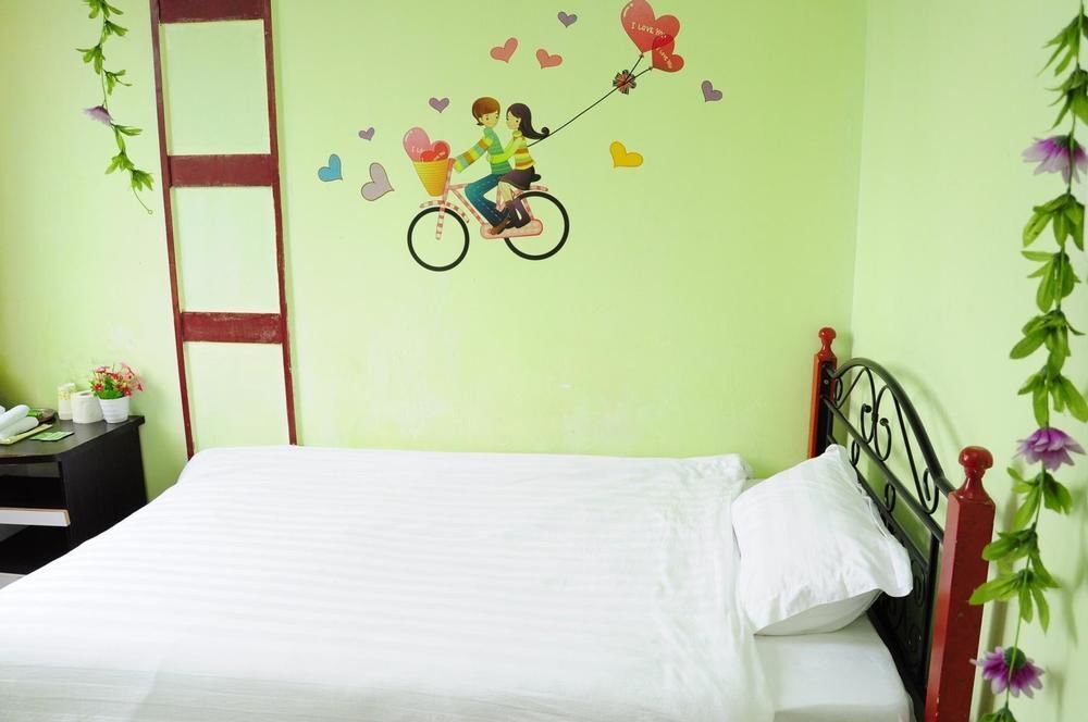 Гуанчжоу: Guangzhou 18 Years Old Apartment