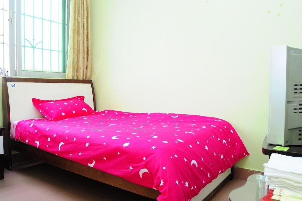 Гуанчжоу: Guangzhou 18 Years Old Apartment