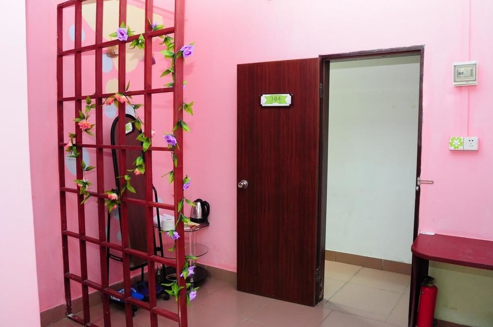 Гуанчжоу: Guangzhou 18 Years Old Apartment