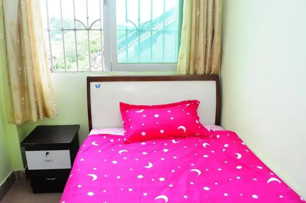 Гуанчжоу: Guangzhou 18 Years Old Apartment
