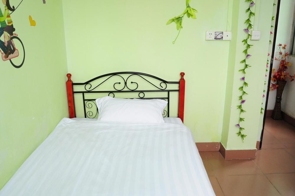Гуанчжоу: Guangzhou 18 Years Old Apartment
