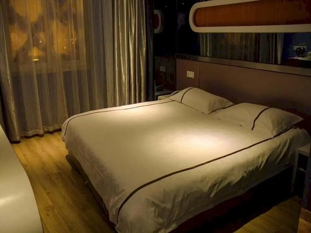 Бенгбу: Bengbu Boluomi Fashion Art Hotel