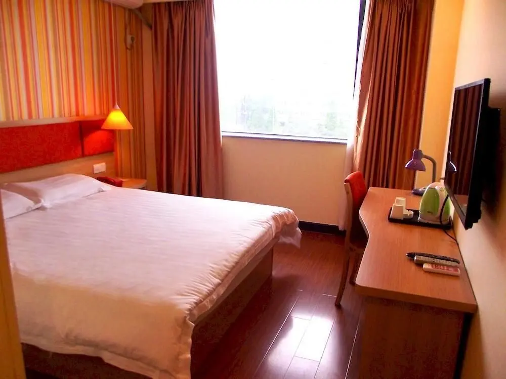 Чэнду: Homeinn Hotel (Chengdu Yulin Life Plaza Nijiashao Subway Station)
