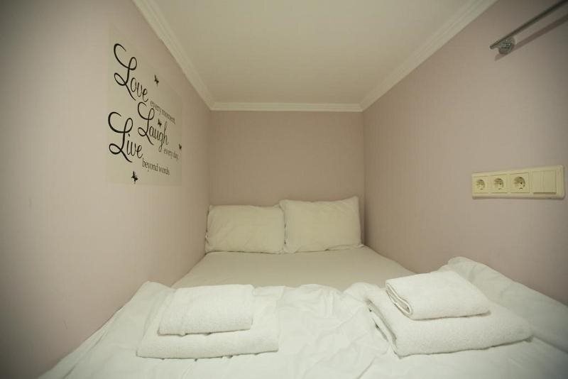 Москва: Capsule Hotel InterQUBE Chistye Prudy