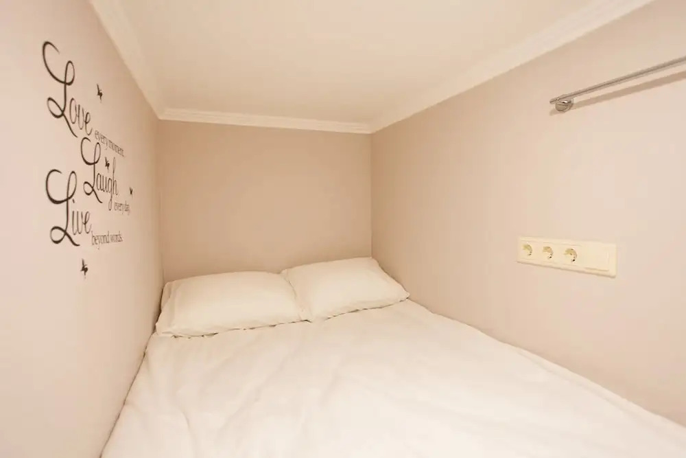 Москва: InterQUBE Chistye Prudy Capsule Hotel