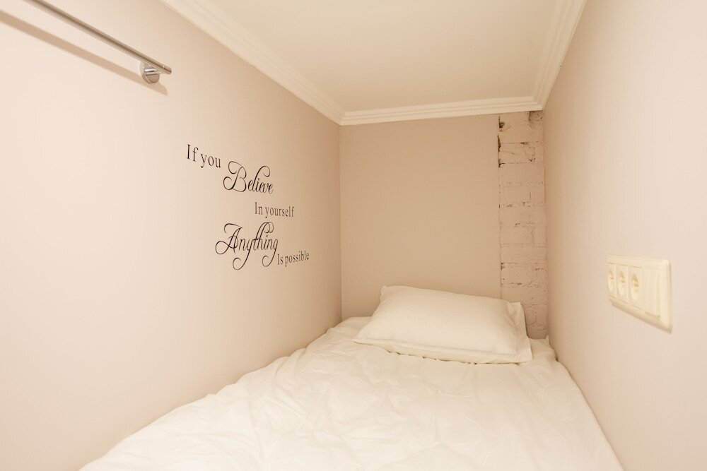 Москва: Capsule Hotel InterQUBE Chistye Prudy