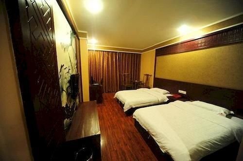 Бенгбу: Mingdu Junyue Business Hotel