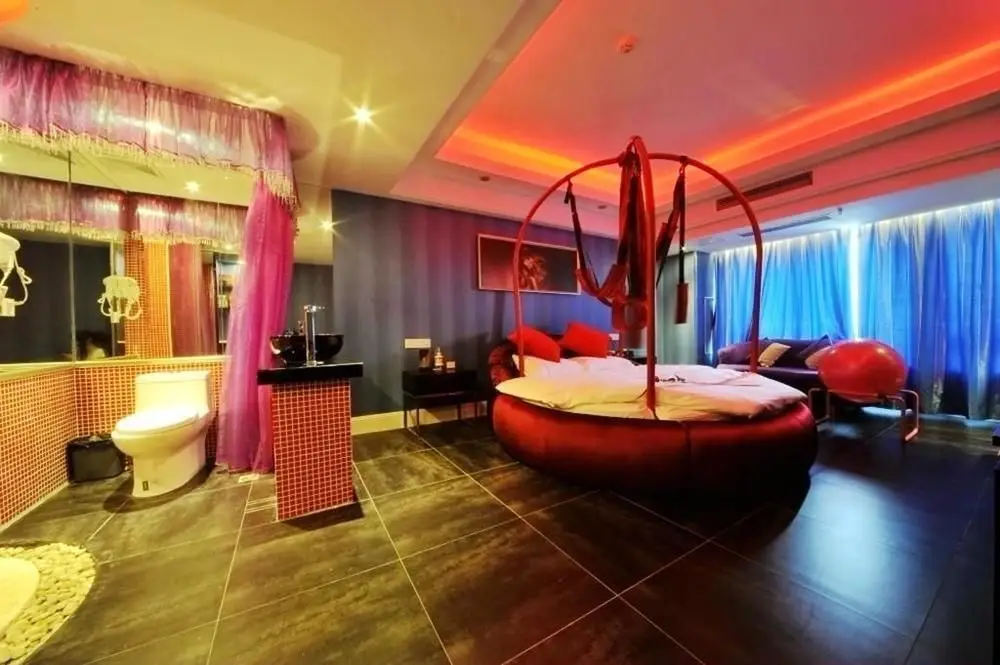 Chongqing Answer To Riddle Theme Hotel — фото 1