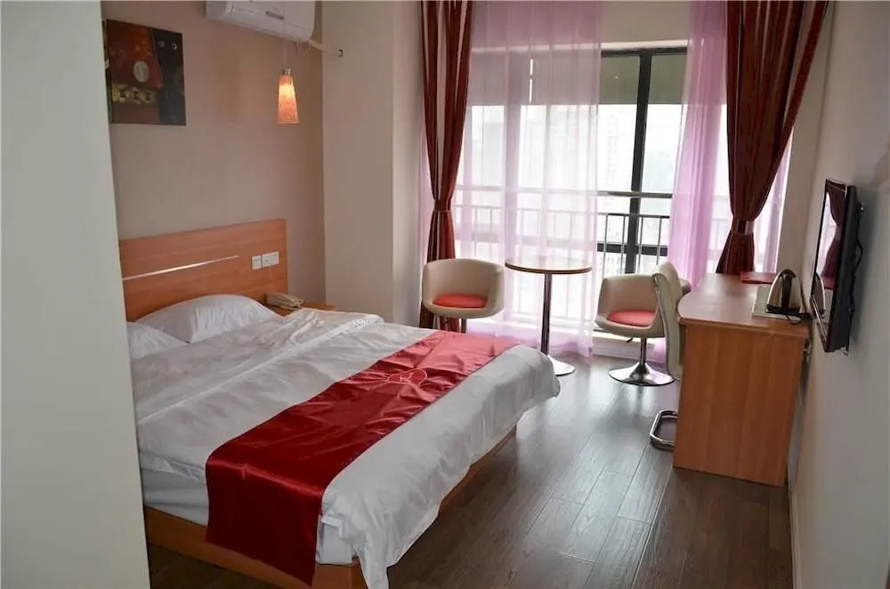 Чэнду: Thank Inn Chain Hotel Sichuan Normal University Chenglong