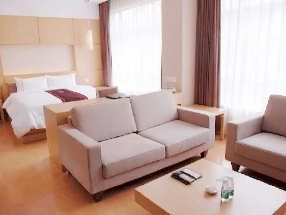 Хайкоу: Wuzhishan International