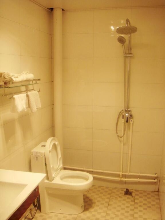 Чжэнчжоу: Shaoshi Shanzhai Inns and Hotel