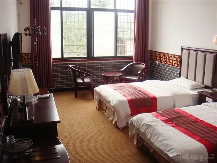 Чжэнчжоу: Shaoshi Shanzhai Inns and Hotel