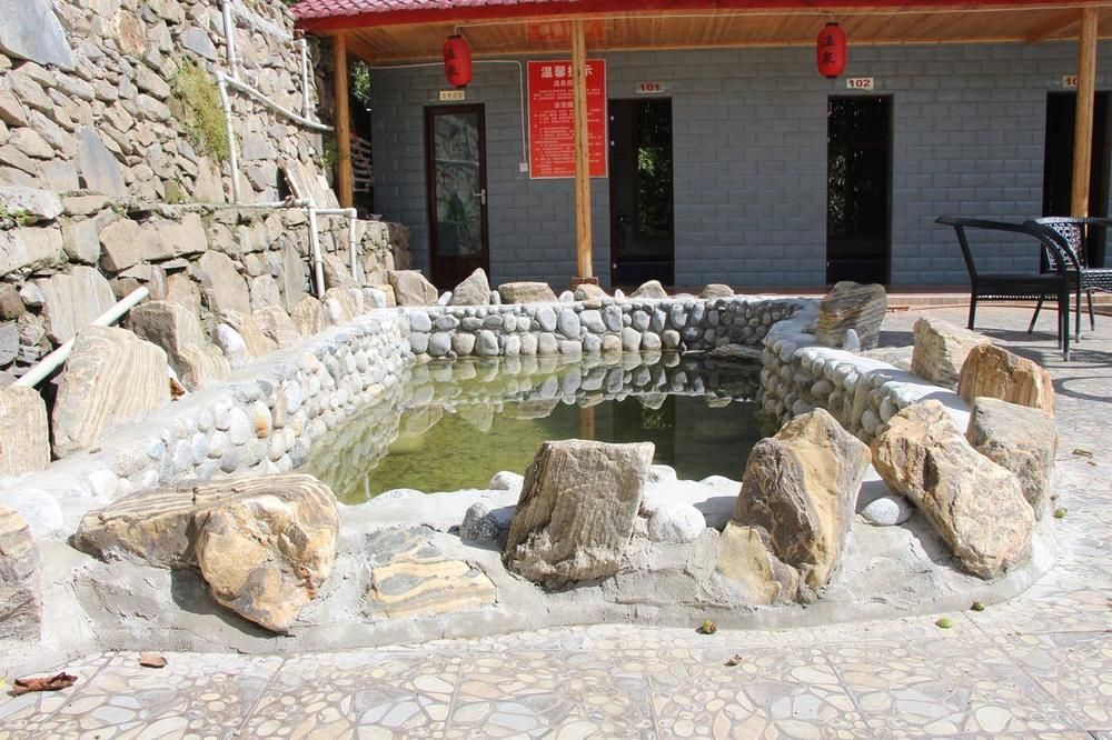 Мокси: Hailuogou Yijiawenquan Hotel