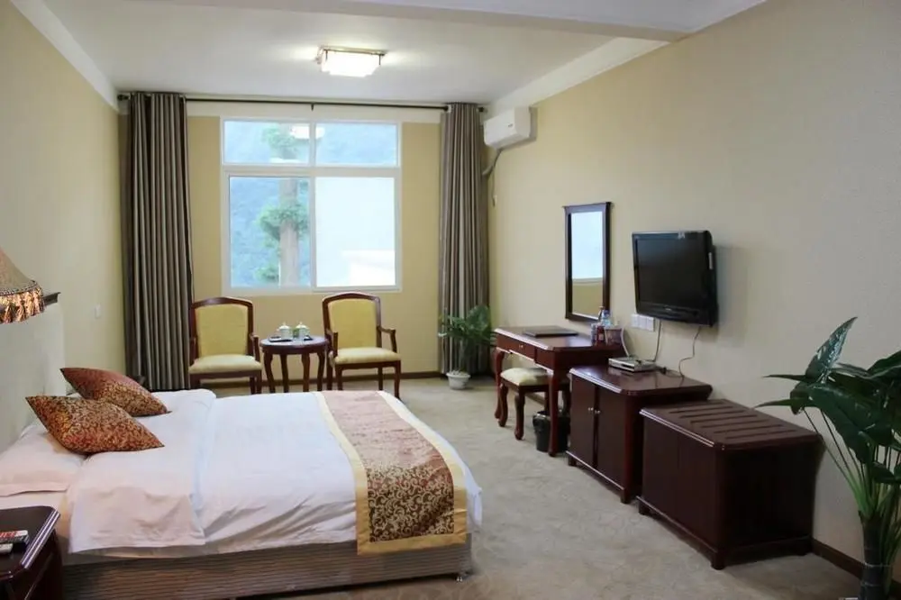 Мокси: Hailuogou Yijiawenquan Hotel