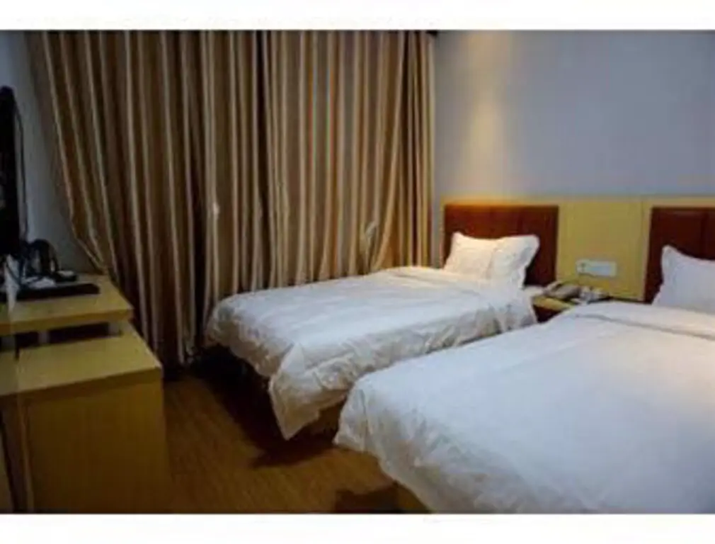 Шанхай: Super 8 Shanghai Nanjing Lu Walking Street First One
