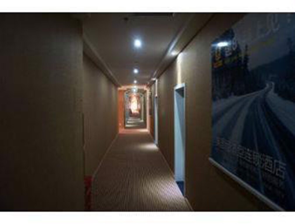 Шанхай: Super 8 Shanghai Nanjing Lu Walking Street First One
